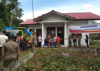 Pemkab Nias Laksanakan Operasi Pasar Minyak Goreng Bersama Perum Bulog KCP Gunungsitoli