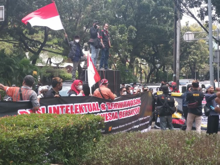 Insan Pers Indonesia Geruduk Dewan Pers !!