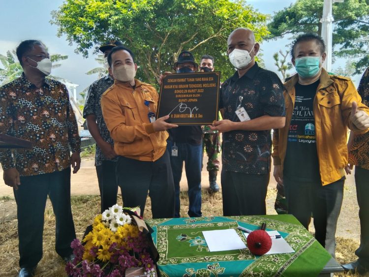 BUPATI JEPARA H. DIAN KRISTIANDI S.SOS RESMIKAN MAKAM TUNGGAL WULUNG DALAM ACARA NAPAK TILAS PEWARNA INDONESIA