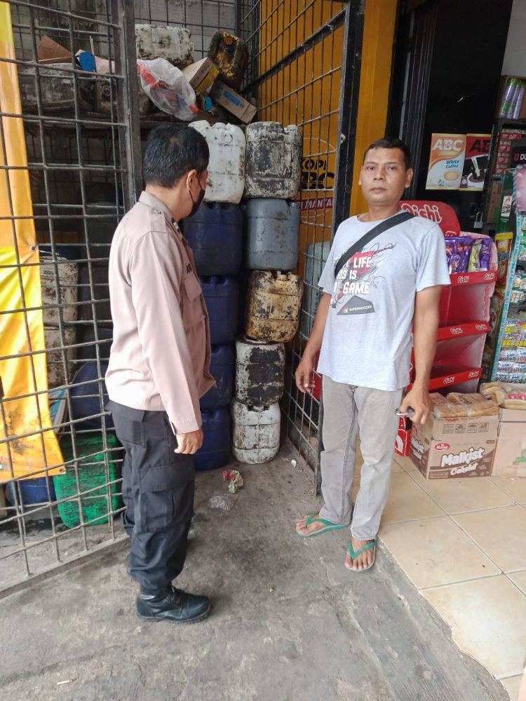 Cek Ketersediaan Minyak Goreng, Polisi di Purwakarta Lakukan Ini