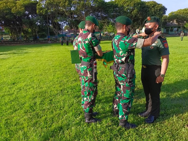 SANDANG PANGKAT BARU, 25 PRAJURIT YONARHANUD 1 KOSTRAD LAKSANAKAN UPACARA TRADISI KORP NAIK PANGKAT
