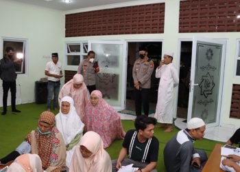 Polres Purwakarta Gelar Vaksinsi di Mesjid Usai Tarawih