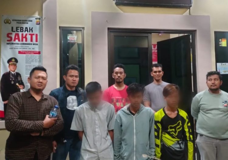 TIGA PEMUDA DIRINGGUS POLSEK CIMARGA AKIBAT EDARKAN UANG PALSU