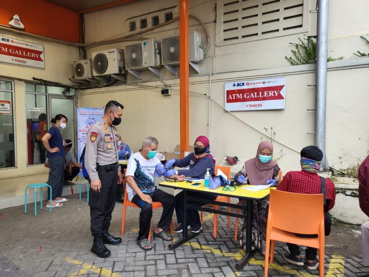 Percepatan Vaksinasi, Polres Purwakarta Buka Gerai Vaksin di Supermarket