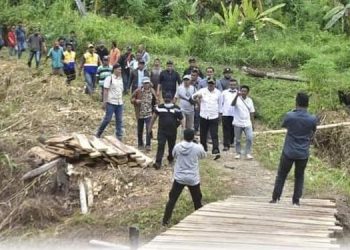 Bupati Nias Barat Bersama Kadis PUPR Tinjau Jembatan Sungai Bowō’u