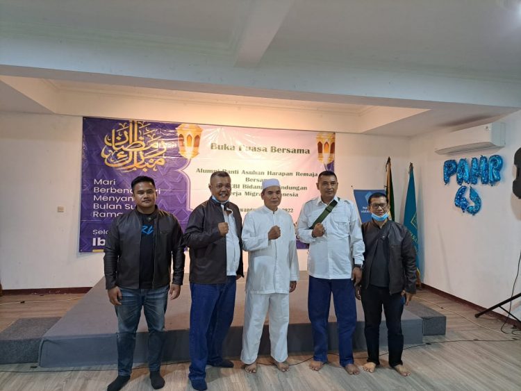 Alumni Anak Panti Asuhan Harapan Remaja Bersama LSM KCBI Jakarta Buka Bersama