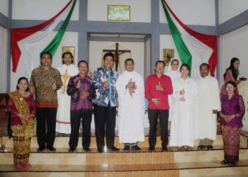 Bupati Nias Barat Hadiri Perayaan Paskah Di Gereja Katolik St. Petrus Sirombu