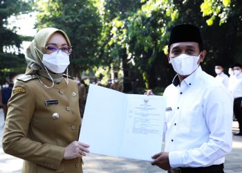 Tahap Pertama, Bupati Purwakarta Serahkan 49 SK PPPK