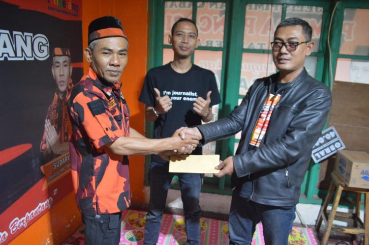 Anniversary Ke-2, Media Fakta Khatulistiwa Santuni Puluhan Anak Yatim Piatu