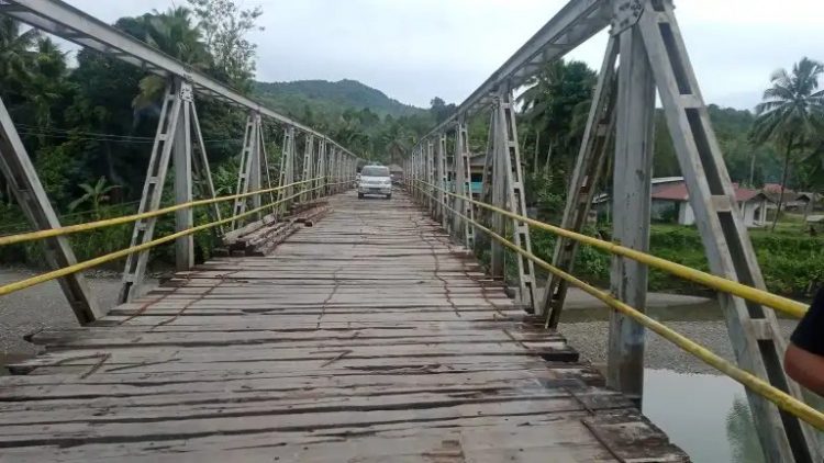 Kadis PUPR Kab. Nias Barat Tanggap Terhadap Situasi Jembatan Sungai Oyo