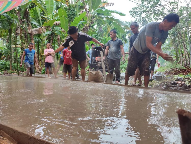 Sihama Gulo, S.Pd, Bersama Pemuda Gotong-Royong Bangun Gorong – Gorong