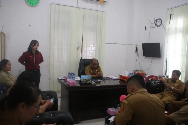 Calfary Gulo Pamit Kepada Pegawai/PTT Dinas Kominfo