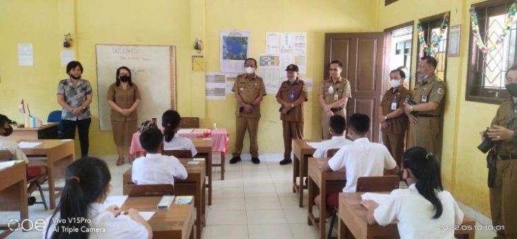 Hari ke II Pelaksanaan UAS Tingkat SD, Wakil Bupati Nias Lakukan Monitoring