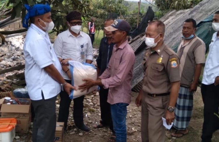 PEMILIK RUMAH KAGET DAN SOK SAAT RUMAHNYA DI LALAP SIJAGO MERAH