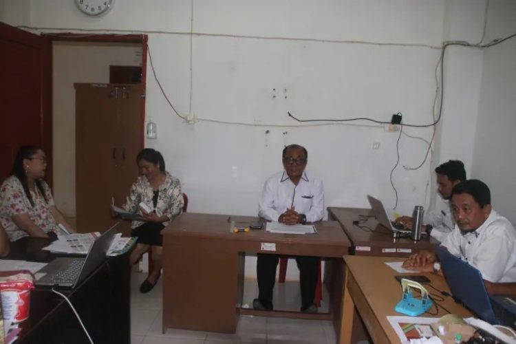 Kadis Kominfo Nias Barat Pimpin Rapat Internal