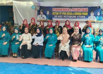 Lagi-Lagi Hj. Nur Endah Sulastri Mengukuhkan Bunda PAUD dan PKK Se- Kecamatan Kota Bumi Utara
