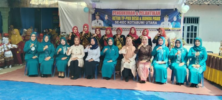 Lagi-Lagi Hj. Nur Endah Sulastri Mengukuhkan Bunda PAUD dan PKK Se- Kecamatan Kota Bumi Utara