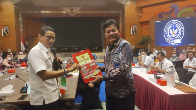 Bupati Nias Barat Ajak Menteri Pariwisata Dan Ekonomi Kreatif Mendukung Pengembangan Pariwisata Nias Barat