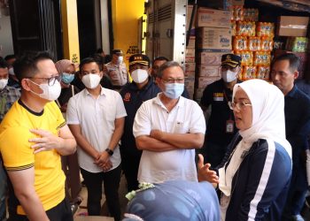 Blusukan di Pasar Rebo, Ambu Anne Sidak Harga Migor