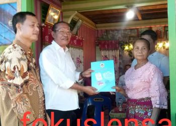 Wakil Bupati Nias Serahkan Langsung Akta Kematian Kepada Keluarga