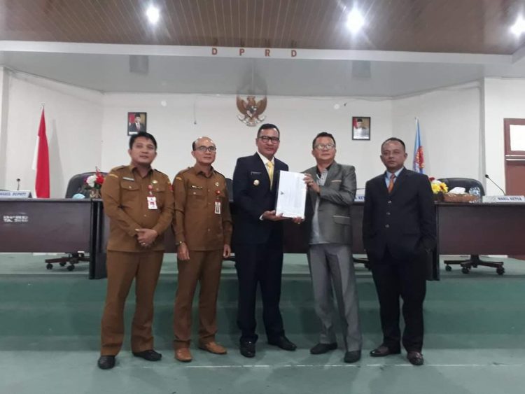 Wakil Bupati Nias Barat Sampaikan Ranperda Pertanggungjawaban APBD TA. 2021 Kepada DPRD