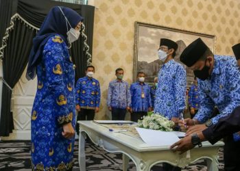 Bupati Purwakarta Kukuhkan Lima Pejabat Administrator dan Pengawas