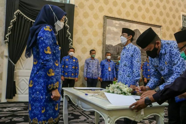Bupati Purwakarta Kukuhkan Lima Pejabat Administrator dan Pengawas