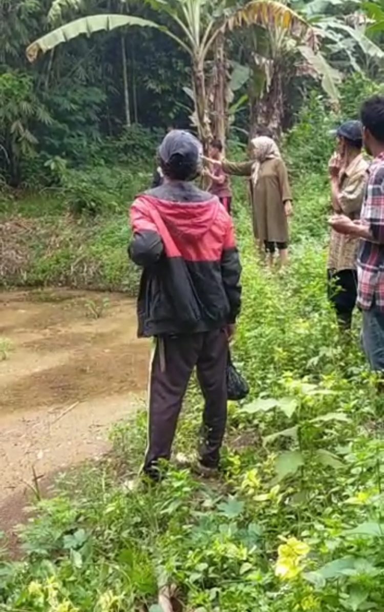 WARGA KAMPUNG CIPARAI MERASA DI KELUHKAN ADANYA PERUSAAN TERNAK DIDUGA BUANG LIMBAH SEMBARANGAN
