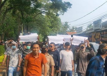 Ratusan Warga Gelar Demo di PN, Warga Pantura Tangerang : Jimmy Lie Layak Ditahan