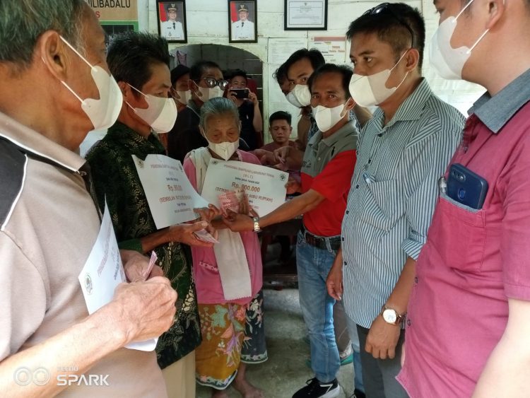 Pemdes Hilibadalu Laksanakan Pembagian BLT DD TA. 2022 Tahap I