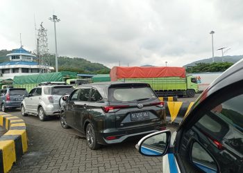 Kurangnya Pelayanan Terhadap Pengguna Jasa Penyeberangan Hingga Menimbulkan Kemacetan di Pelabuhan Merak