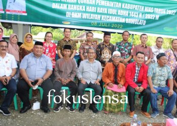 Bupati Nias Serahkan Hewan Qurban Ke Mesjid Al-Muslim Desa Botohaenga dan Mesjid Ar-Rahman