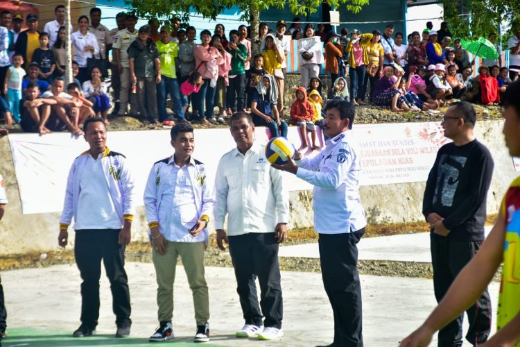 Bupati Nias Barat Membuka Pelaksanaan Kejuaraan Bola Voli Wilayah V Kepulauan Nias