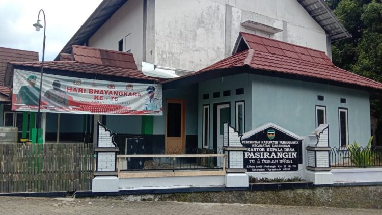 Di Duga Ada Potongan PKH THN 2021 Dan Penahanan SK RW Oleh Oknum Aparatur Desa Pasir Angin Purwakarta