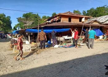 Pemdes, BPD Dan Tokoh Masyarakat Lawelu Tertibkan Lingkungan Pasar