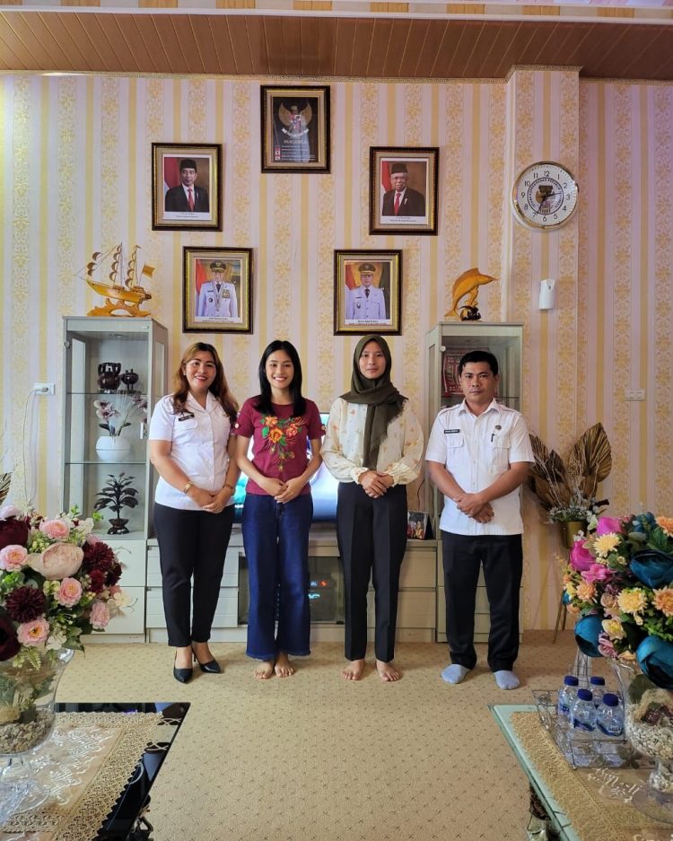 Dua Orang Pelajar Nias Barat Mendapatkan Bantuan Biaya Pendidikan Dari Menteri Parekraf RI