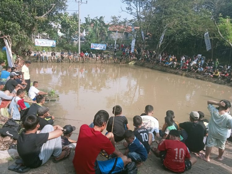 Satpol PP Adakan Lomba Mancing dan Gubyag Balong