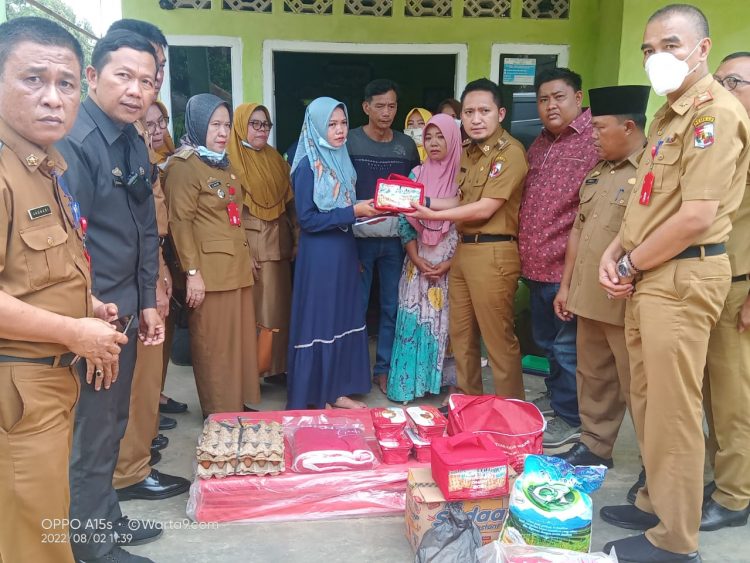 Wakil Bupati Ardian S.H Kunjungi Rumah Orang tua Balita Penderita Tumor