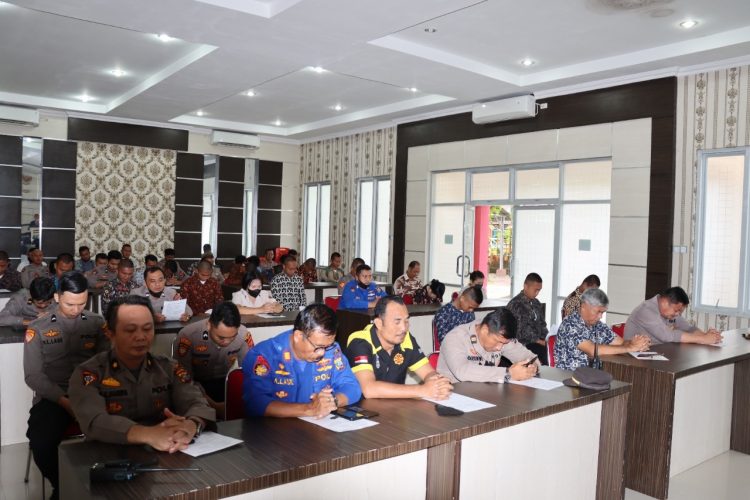 Untuk tingkatkan Keimanan, Personil Polres Nias Gelar Pembinaan Rohani dan Mental