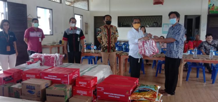 Pemkab Nias Serahkan Bantuan Sosial di Panti Asuhan Abdi Pusaka Indonesia (API) di Desa Soewe