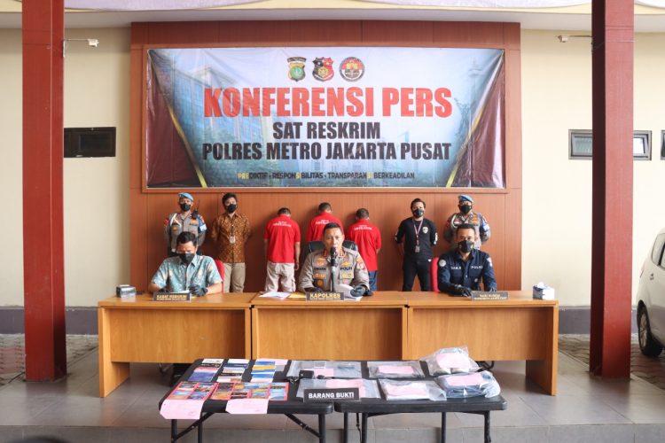 Pelaku Penipuan Tukar Kartu ATM Dibekuk Sat Reskrim Polres Metro Jakpus