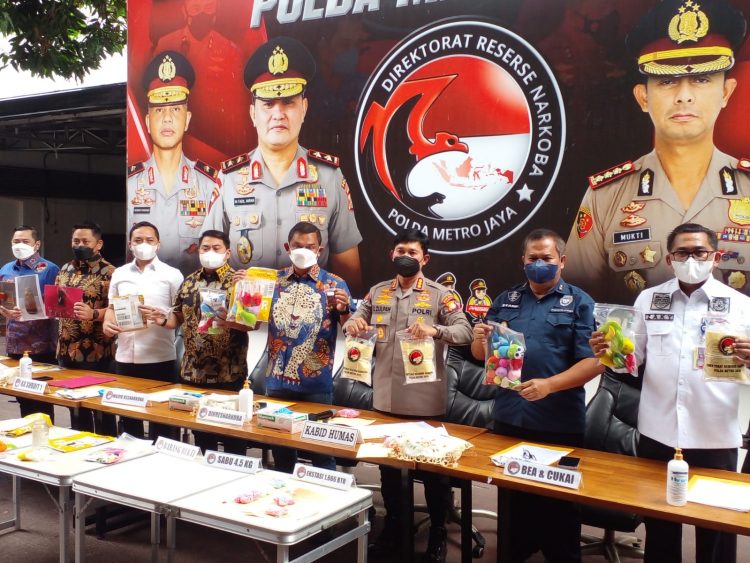 Ekspor ‘Biji Kokain’ lewat Boneka Jari, Digagalkan Direktorat Narkoba Polda Metro