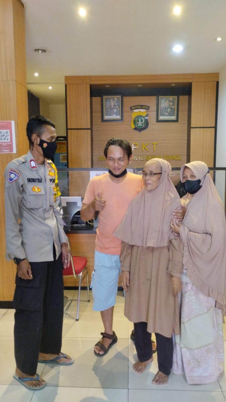 KEPOLISIAN TELUKNAGA TEMUKAN SEORANG WANITA BERNAMA SITI NUHAYATI 65 TAHUN