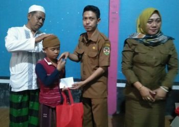 Peringati 10 Muharram 1444 H, Desa Citeko Santuni Puluhan Anak Yatim Piatu