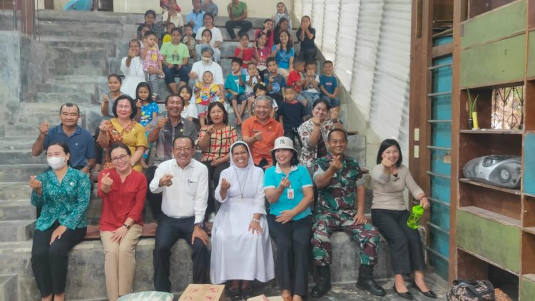 Pemkab Nias Gelar Kunjungan Sosial Kepanti Asuhan Dalam Rangka Peringatan HUT RI ke 77