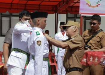 Wali Kota Kukuhkan Anggota Paskibraka Kota Gunungsitoli Tahun 2022
