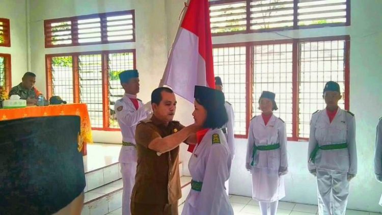 Paskibraka Kecamatan Lahōmi Tahun 2022 di Kukuhkan Oleh Camat