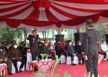 Kapolres Probolinggo Pimpin Upacara Penurunan Bendera Merah Putih Pada Hari Kemerdekaan RI Ke-77