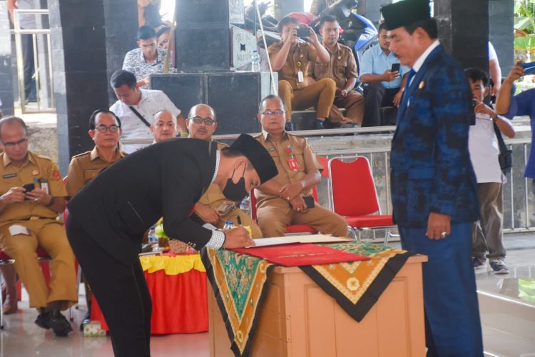 Bupati Nias Barat Lantik Pimpinan Tinggi Pratama, Administrator, Pengawas Dan Fungsional