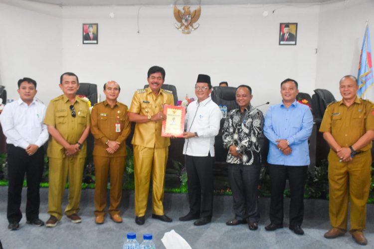 Bupati Dan Pimpinan DPRD Nias Barat Tandatangani Nota Kesepakatan KUPA-PPAS Perubahan APBD TA. 2022